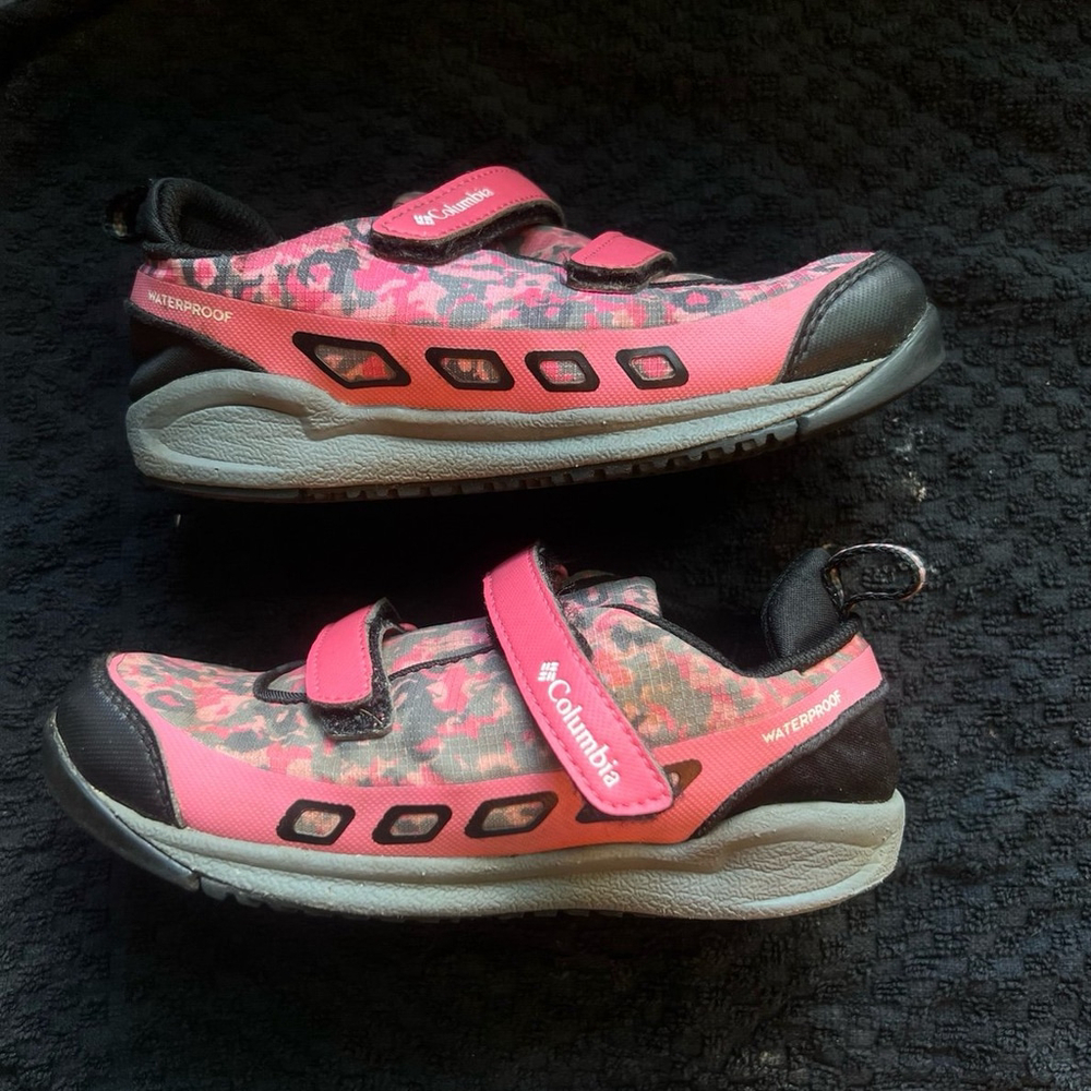 Girls Columbia Velcro shoes size 12